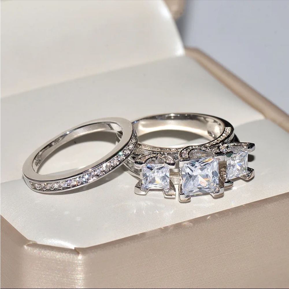 New Women’s 2 pc/set aLuxury Ring - Picture 5 of 5